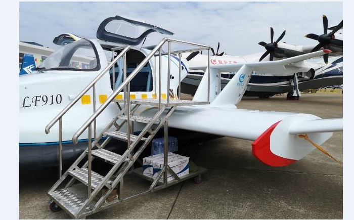這架飛機會“鐵掌水上漂”，你會嗎？5.jpg